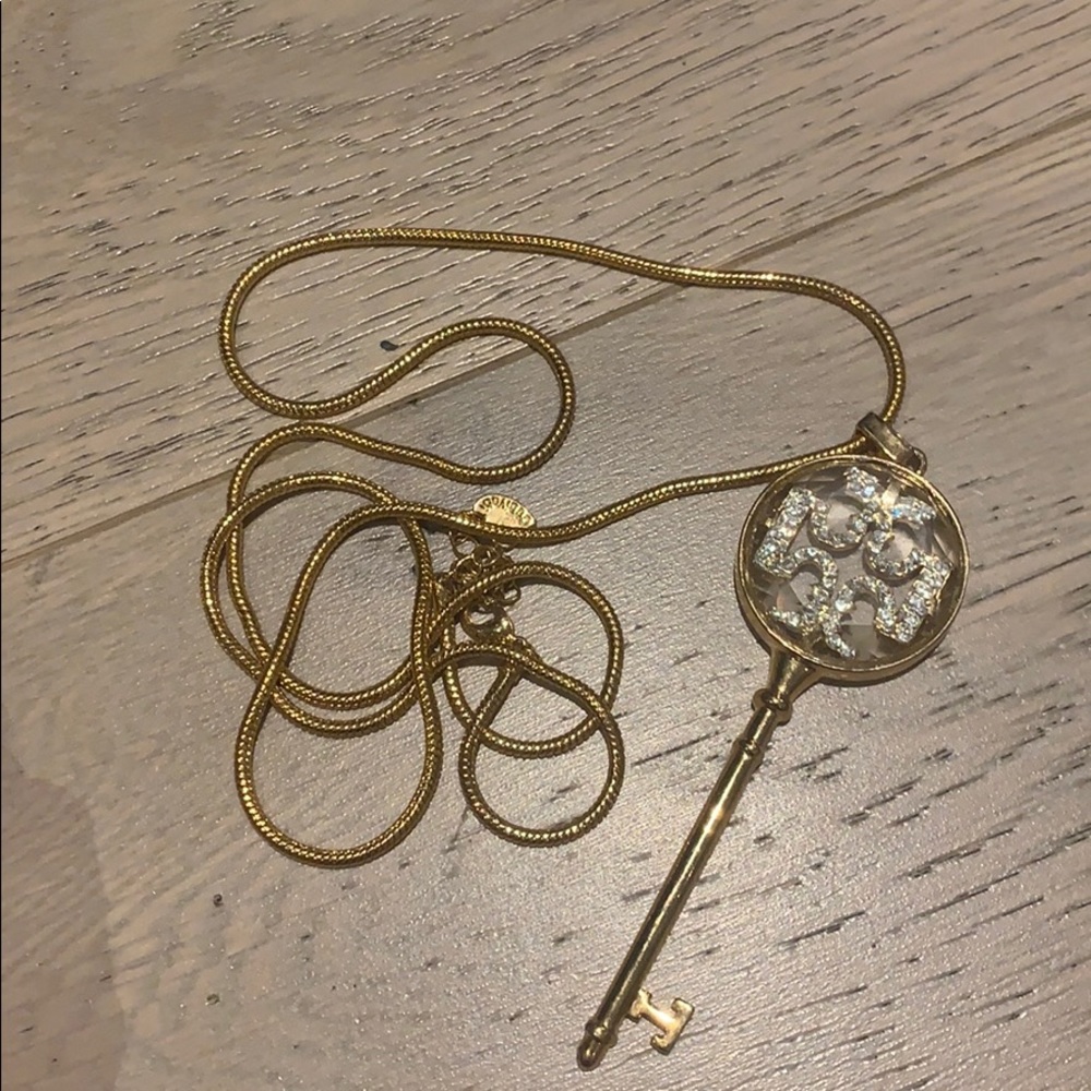 Key 🔑 necklace - Picture 3 of 3